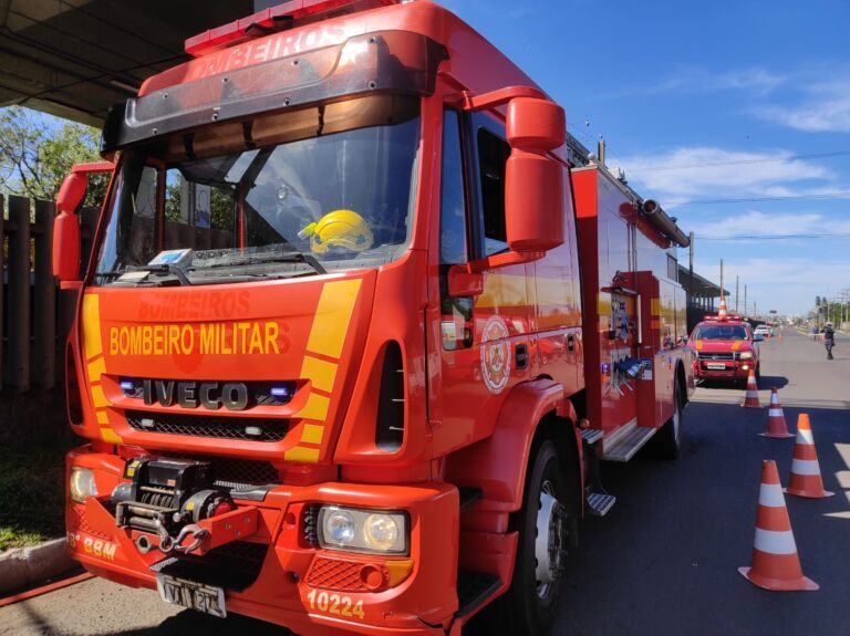 Incêndio perto de residências mobiliza bombeiros em Canoas