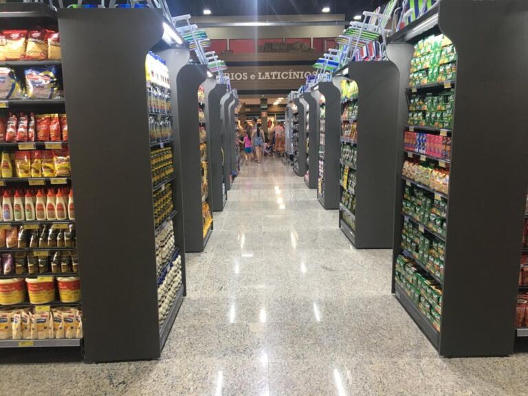 Supermercado faz ‘quinta esmagadora de preços’ em Canoas; Tem leite, queijo, frango e carne de porco na promoção