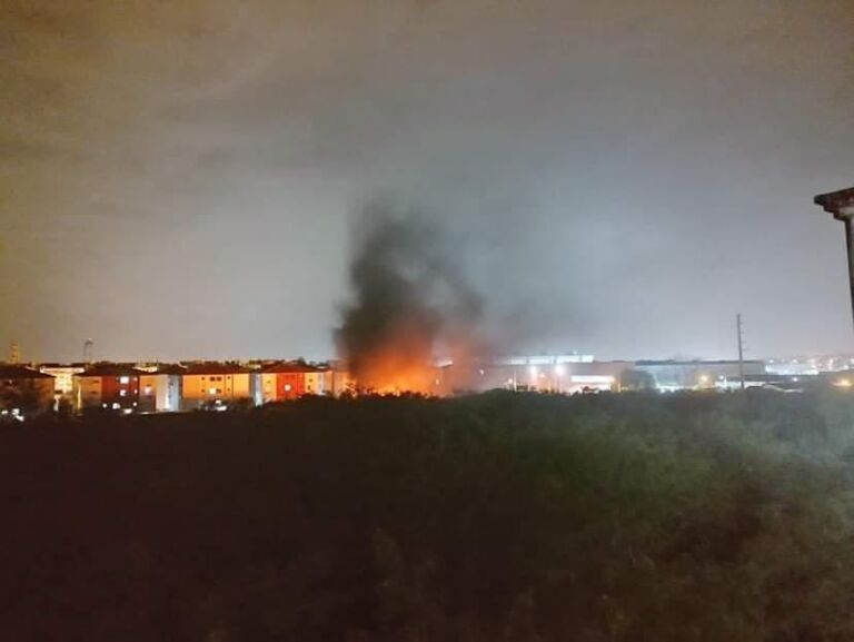 Incêndio em Canoas chama a atenção de moradores