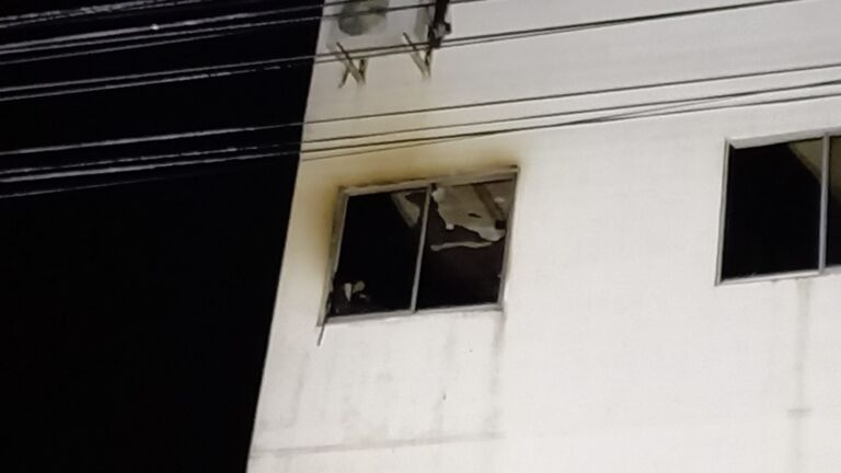 “Era muita fumaça”, relata morador que ajudou a resgatar idoso em incêndio em Canoas