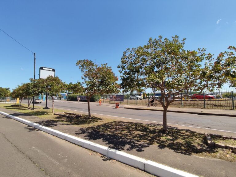 O que a Polícia Civil já sabe sobre o caso do homem esfaqueado na frente de hipermercado em Canoas