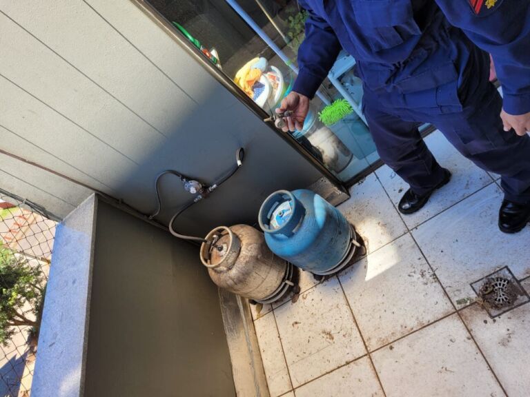 Morador chama Corpo de Bombeiros após ver botijão vazando gás