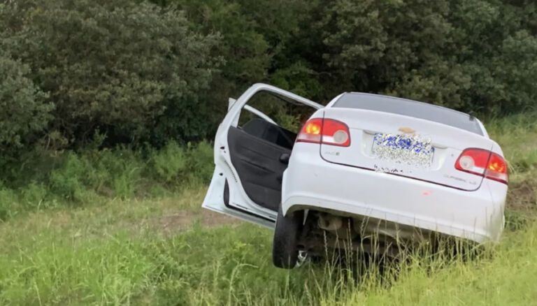 Homem é encontrado morto dentro de carro em beira de rodovia