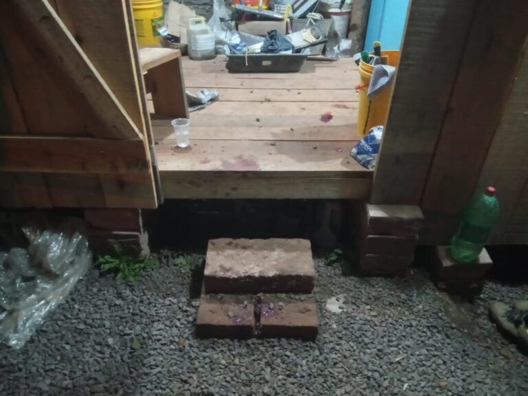 Pedreiro leva cinco tiros em obra