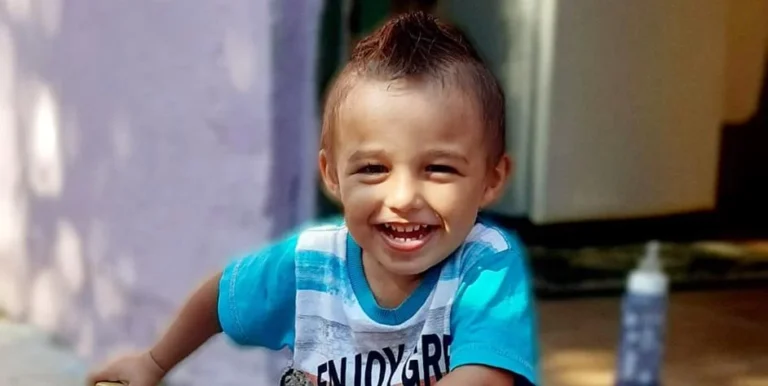 Polícia prende mãe e padrasto de criança de 2 anos que morreu em posto de saúde