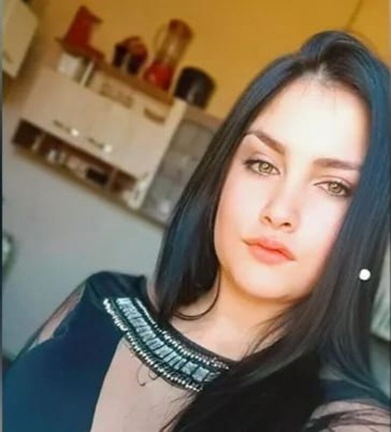 Jovem de 18 anos é morta a tiros