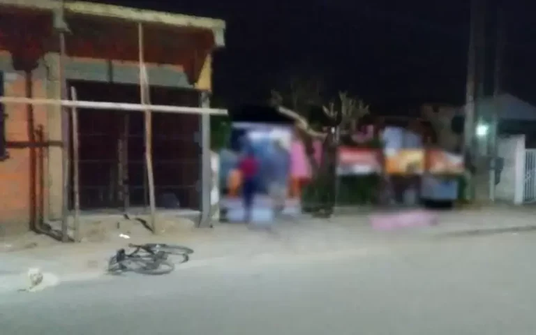 Adolescente de 15 anos é morto a tiros no meio da rua