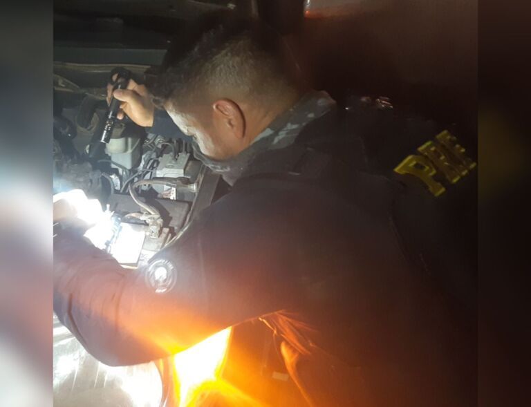 Casal de Canoas é preso com carro roubado