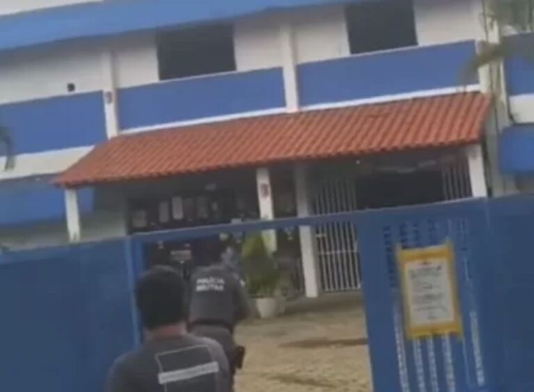 Atirador invade escola e mata três crianças 