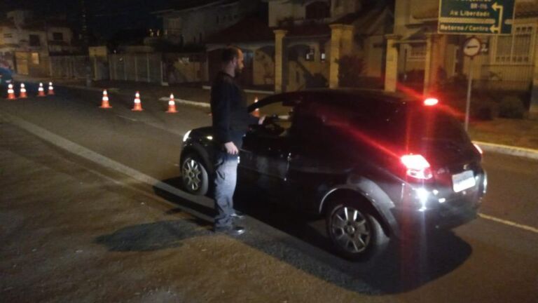 Mais de 20 motoristas são flagrados bêbados durante blitz em Canoas; Teve até condutor preso