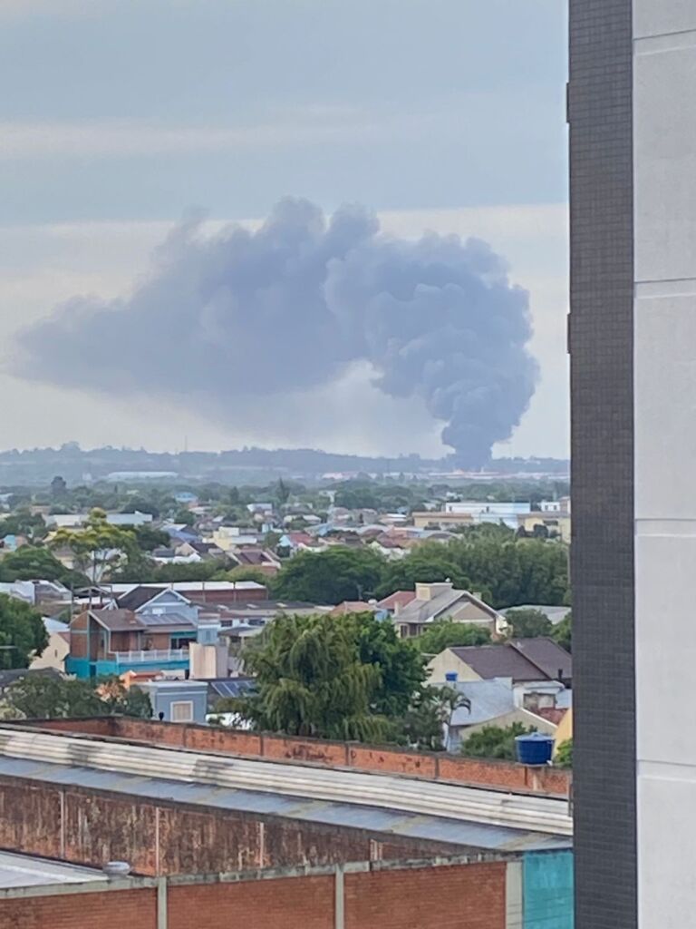 Empresa de produtos químicos pega fogo em Nova Santa Rita
