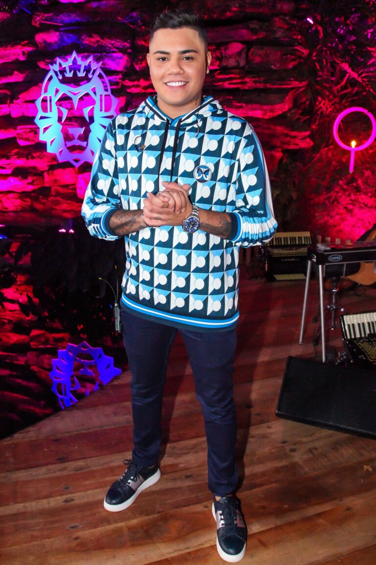 Felipe Araújo faz show em Canoas neste sábado