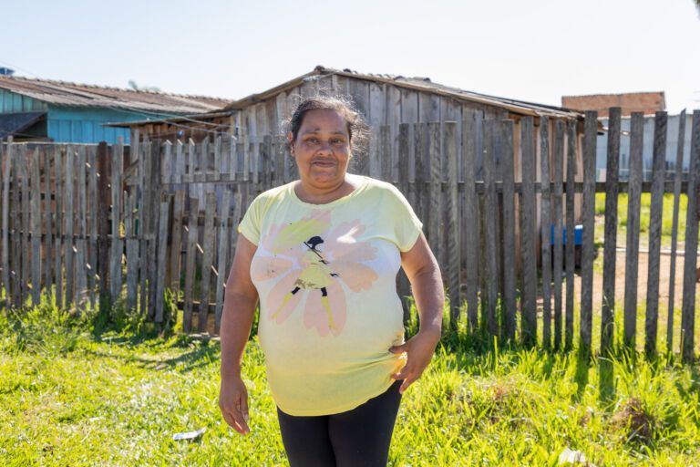 CANOAS | Mais de 360 famílias ainda não tem banheiro em casa; conheça a rotina da Patrícia e de seus 4 filhos