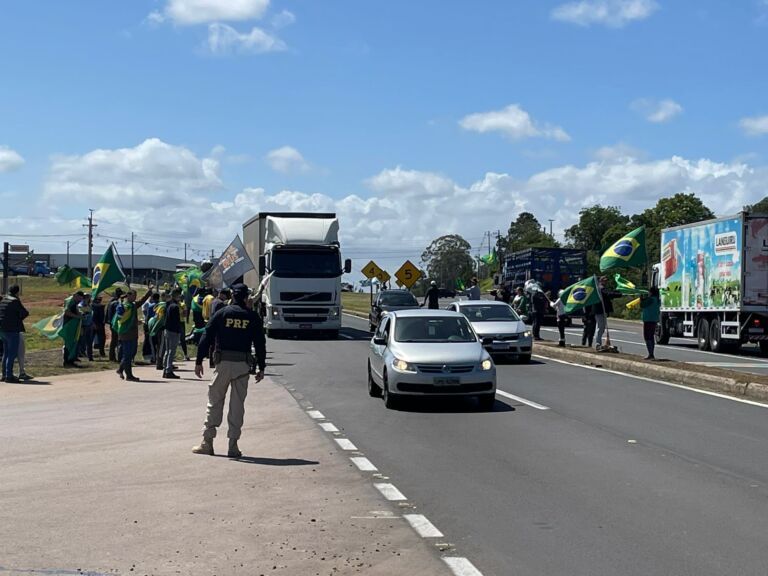 URGENTE | Trânsito é liberado na BR-386, em Nova Santa Rita; Caminhões começam a abastecer na Refap, em Canoas