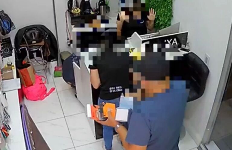 Vídeo mostra bandidos assaltando loja de celulares em Canoas; Criminosos estão presos