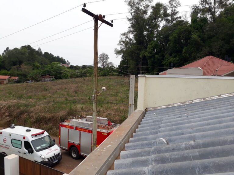 Homem morre enquanto pintava telhado de casa