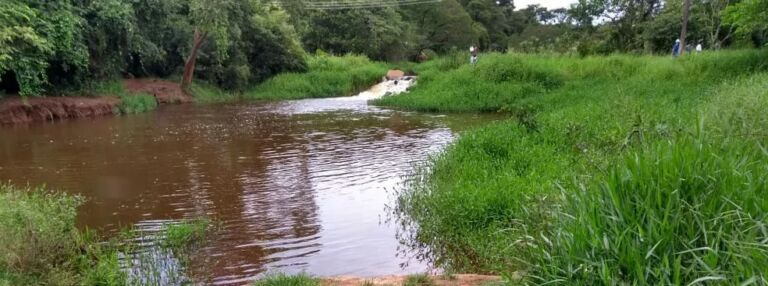 Homem é encontrado morto boiando em rio