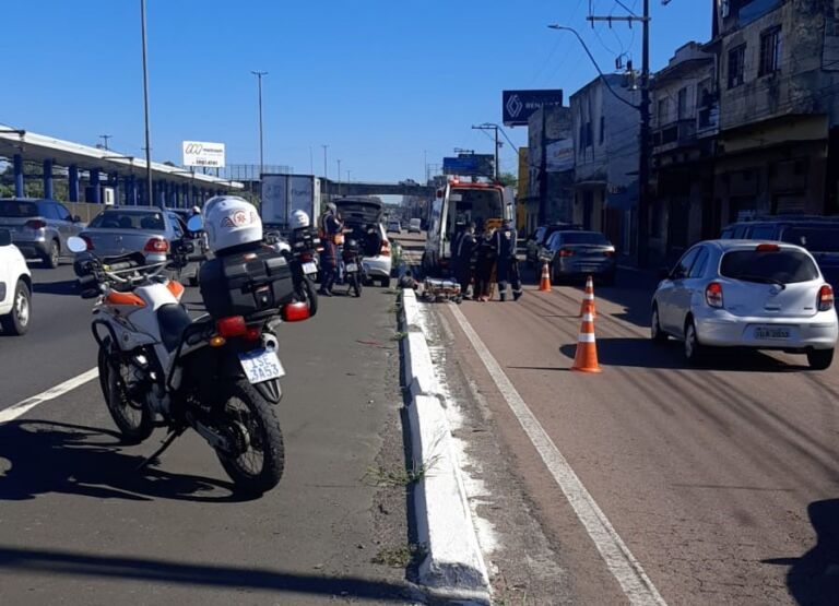 Motociclista fica ferido e é internado em hospital após acidente na BR-116