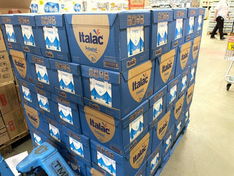 Atacado na dívisa de Canoas está vendendo leite por menos de R$ 3 e diversos cortes de carnes na promoção