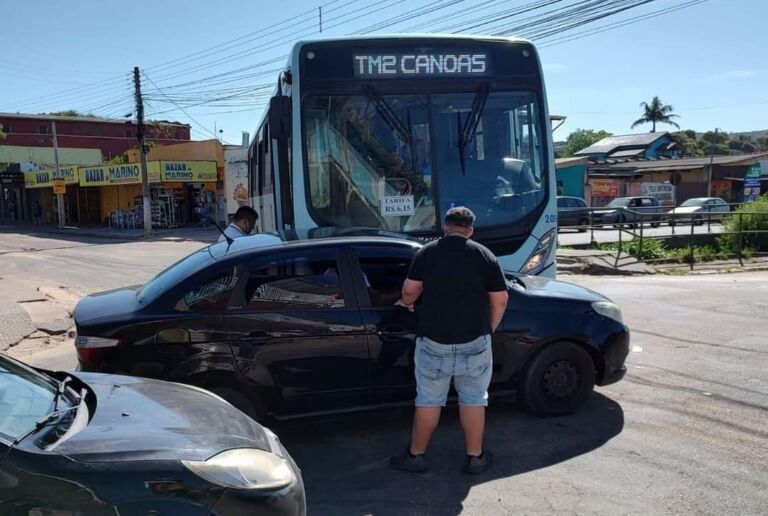Ônibus que vinha para Canoas sofre acidente de trânsito