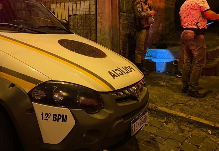 Homem é morto a tiros em local de venda de drogas