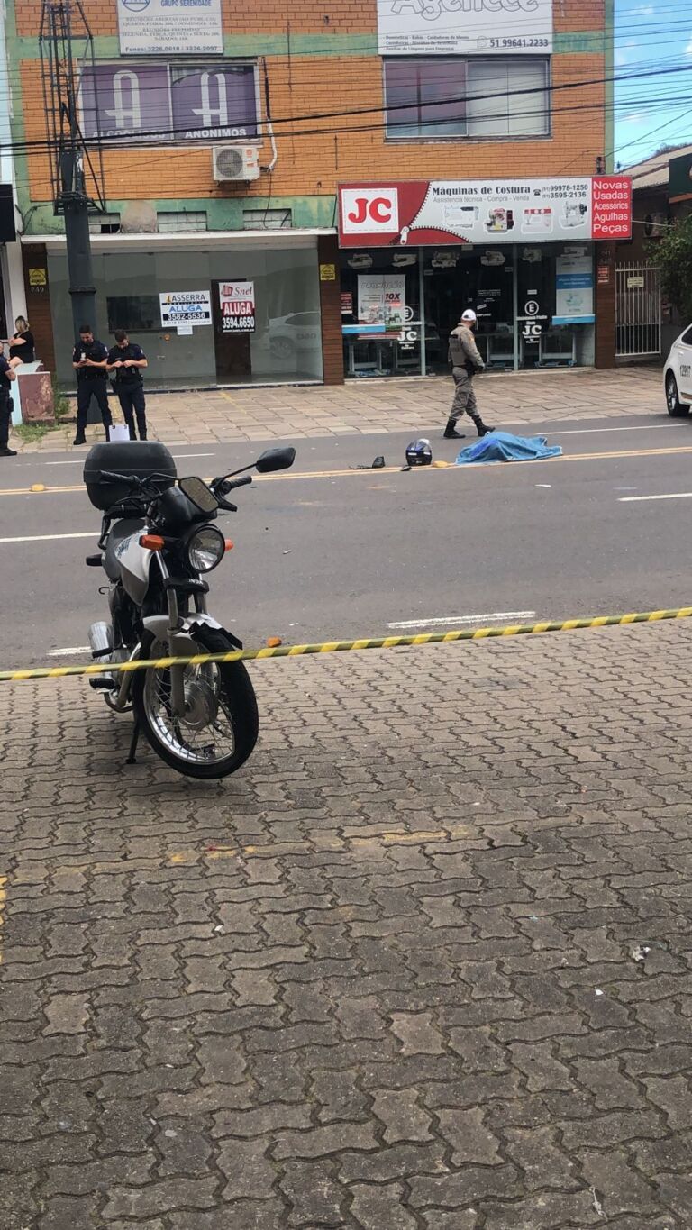 Motociclista morre após acidente com carro; Ele estava voltando do trabalho