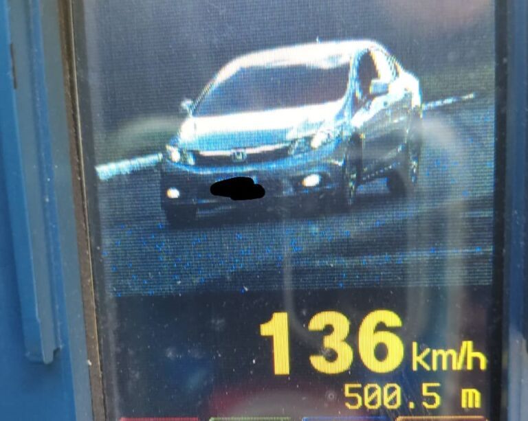 Radar Móvel flagra carro a 136 km/h na Guilherme Schell, em Canoas