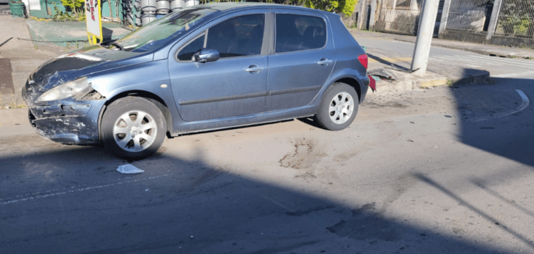 Mulher morre atropelada após ser arrastada por diversas quadras