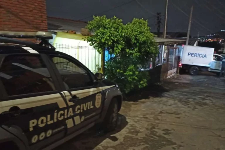 Jovem é morto com tiros nas costas enquanto jogava sinuca com amigos