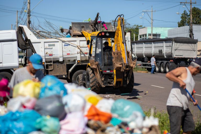 CANOAS | Mutirão recolhe mais de 15 mil toneladas de entulhos em 11 bairros