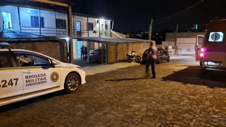 Jovem é assassinada a tiros na frente da filha de 6 anos