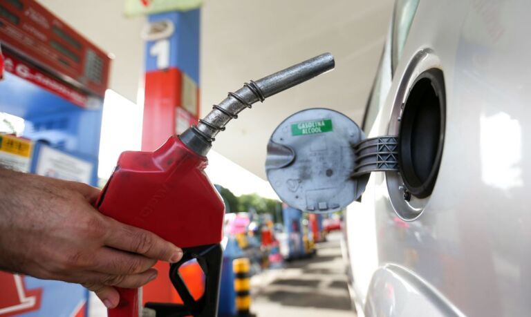 Gasolina e gás vão ficar mais baratos nos próximos dias