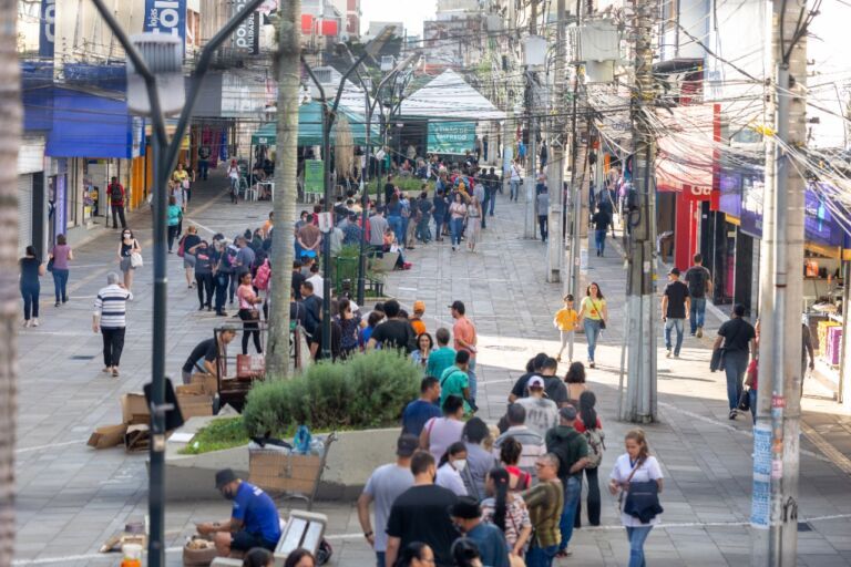 Empresários avaliam que cidade pode perder empregos por causa do momento político