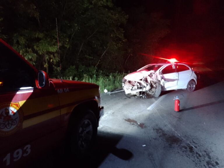 Acidente mata uma pessoa e quatro ficam feridas