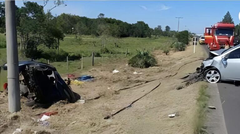 Colisão frontal deixa três pessoas mortas