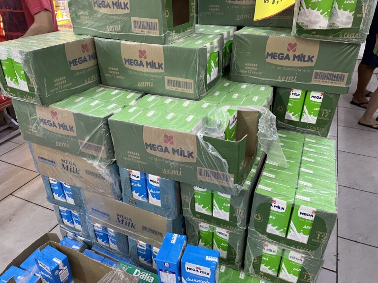 Supermercado em Canoas vende leite a R$ 1,19 e carne moída por menos de R$ 15 