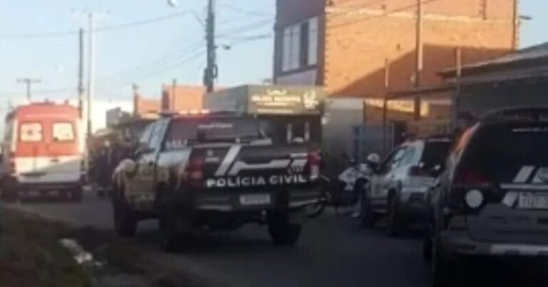 NO MEIO DA RUA | Homem é executado a tiros