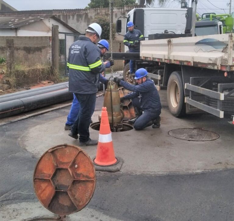 Qual é a empresa que atua em Canoas e comprou a Corsan