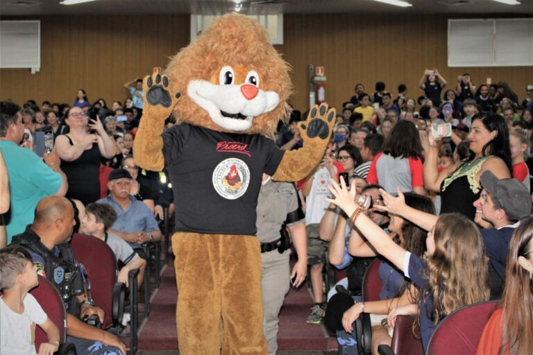 PROERD forma 1.340 crianças em Canoas e deixa os pequenos mais perto dos policiais