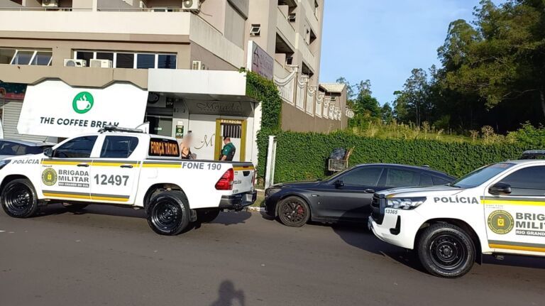 Criminosos tentam matar homem com 10 tiros em hotel perto de hospital em Canoas