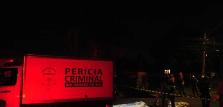 Três homens são mortos a tiros dentro de mercado