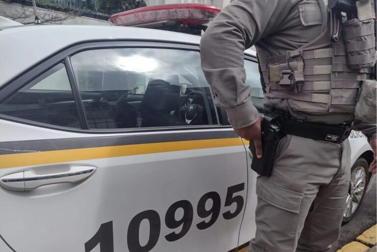 Motorista tenta matar pedestre atropelado e acaba na cadeia