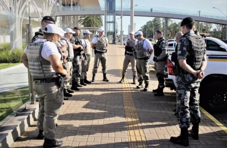 Brigada Militar faz operação para caçar assaltantes em Canoas