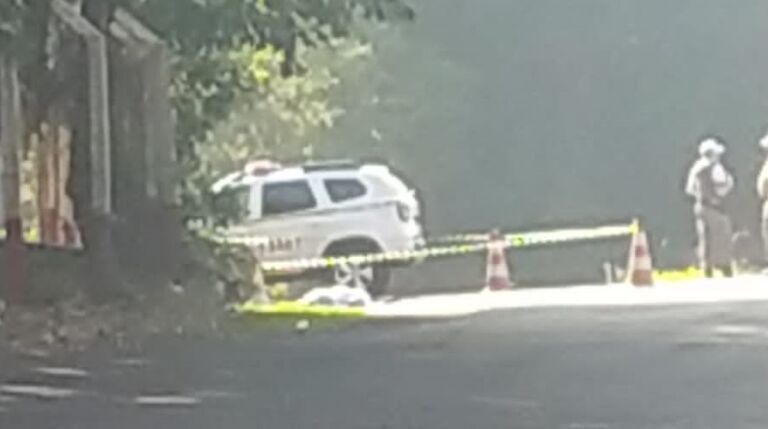 Motoqueiro mata homem perto de presídio