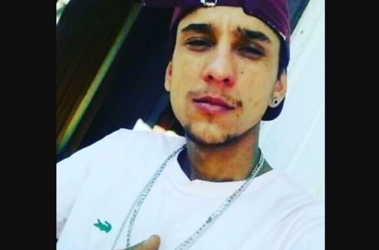 Homem é morto com mais de 30 tiros na frente de casa