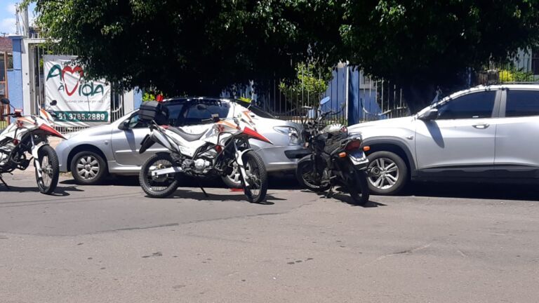Motociclista é internado em hospital de Canoas após enroscar cabeça em fio 