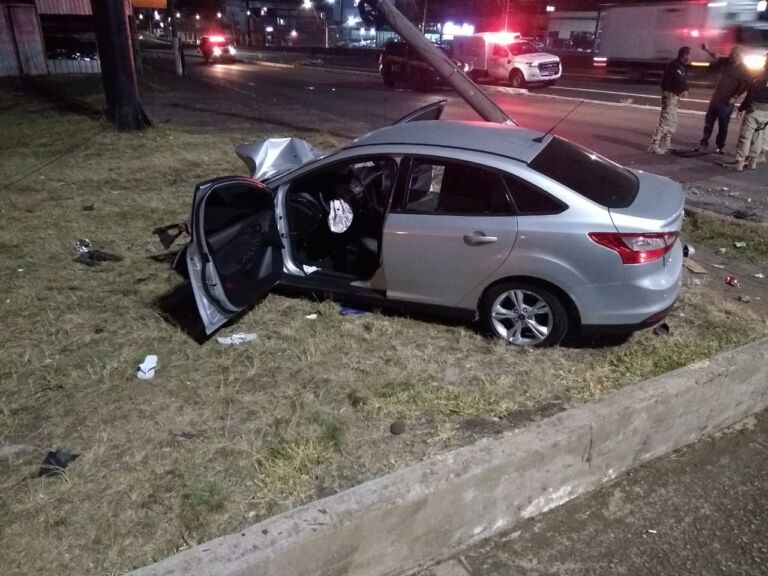 Motociclista morre após grave acidente com carro em Canoas