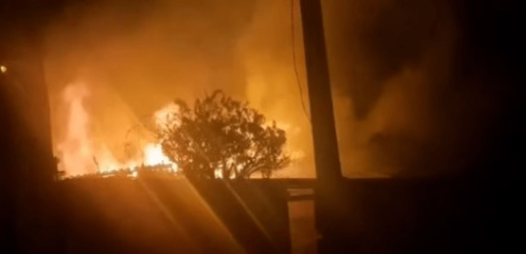 Adolescentes ligados ao tráfico colocam fogo em casa