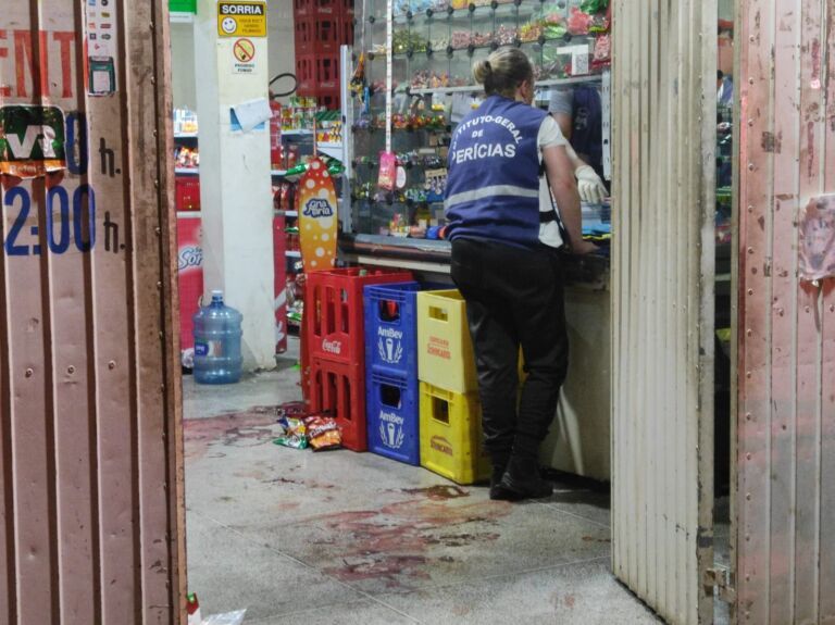 Polícia identifica homem morto a tiros dentro de supermercado em Canoas