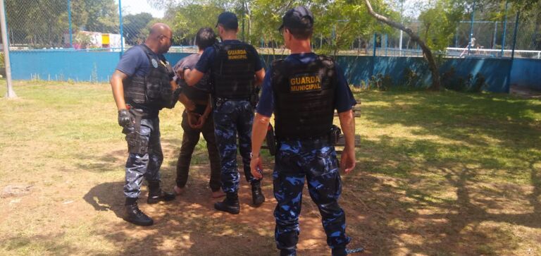 Criminoso é preso ‘correndo’ no Parcão em Canoas